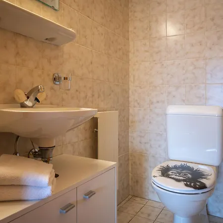 Austral 105 By Interhome *